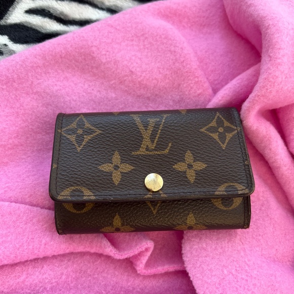 2022 Louis Vuitton 6 Key Holder - Picture 2 of 4